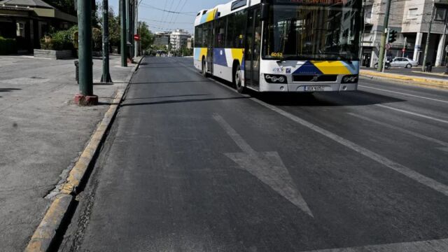 Τελικά επιτρέπονται οι μοτοσυκλέτες στις λεωφορειολωρίδες; Τι προβλέπει ο νόμος και ποιο είναι το πρόστιμο