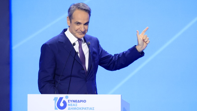 Μητσοτάκης στο συνέδριο της ΝΔ: Εκλογές το 2027, ο σίγουρος δρόμος για την Ελλάδα του 2030 περνά από μία τρίτη θητεία - Την ιστορία τη γράφουν οι παρόντες (Εικόνες & Βίντεο)