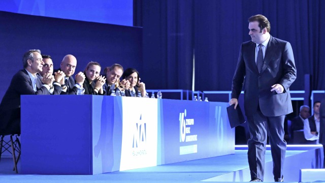 16ο Συνέδριο ΝΔ: Μηνύματα ενότητας και αιχμές για “γινάτια” και “κυβερνητικό ιδρυματισμό” - Όσα έγιναν την δεύτερη ημέρα - Οι σπόντες για Σαμαρά και οι “ατσαλάκωτοι” (Εικόνες)
