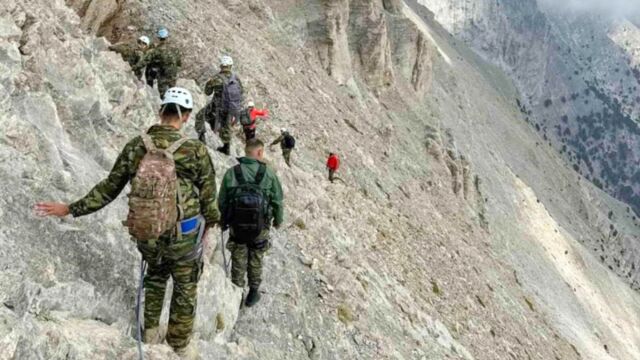 Όλυμπος: Τραυματίστηκε πυροσβέστης κατά την επιχείρηση εντοπισμού του 25χρονου ορειβάτη