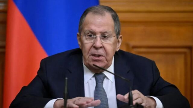 Ο Λαβρόφ κατηγορεί τη Δύση: Σχεδιάζει επίθεση στη Ρωσία με επικεφαλής τον Ζελένσκι αντί του Χίτλερ (Βίντεο)