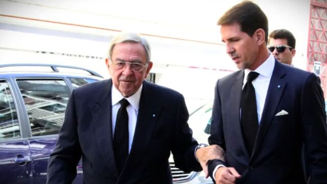 Παύλος Ντε Γκρες: Σπάνια φωτογραφία ως μωρό στην αγκαλιά του τέως βασιλιά Κωνσταντίνου (Εικόνα)