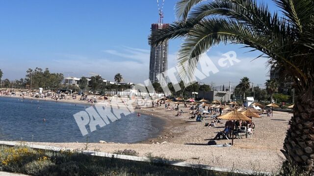 Τριήμερο Αγίου Πνεύματος: Όσοι έμειναν στο λεκανοπέδιο, κατέκλυσαν τις παραλίες της Αττικής (Εικόνα)