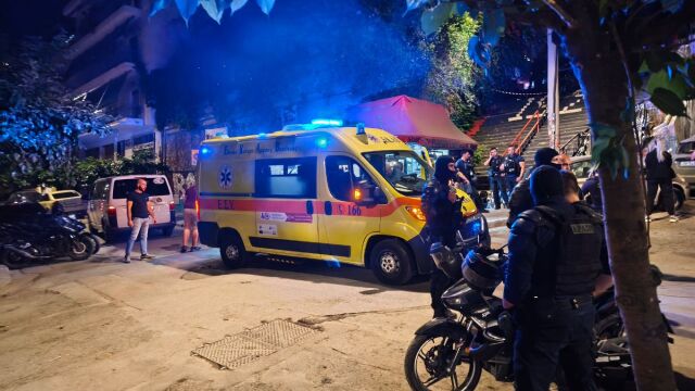 Δολοφονία στα Εξάρχεια: Νέες εικόνες και βίντεο από το σημείο του εγκλήματος, ξεκαθάρισμα λογαριασμών βλέπουν οι Αρχές - Συγκινεί ο σκύλος του θύματος που δεν έφευγε από δίπλα του