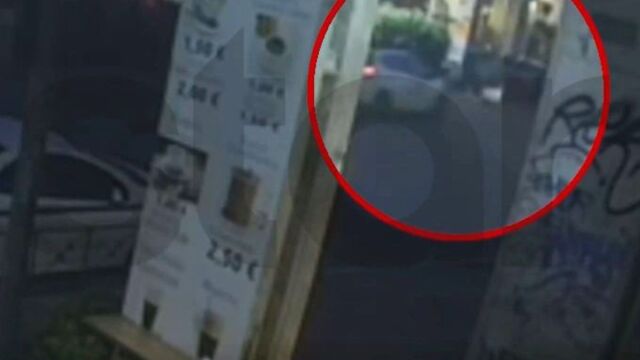 Ομόνοια: Βίντεο ντοκουμέντο με την παράσυρση 50χρονου - Ο οδηγός εξαφανίστηκε