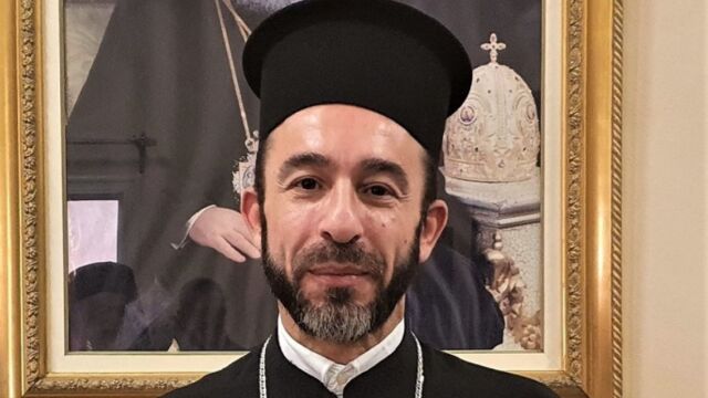 Σε αργία ο Μητροπολίτης Πτολεμαΐδος Παντελεήμων - Είναι ο άνδρας που συνελήφθη στα Πετράλωνα γιατί έδειχνε τα γεννητικά του όργανα
