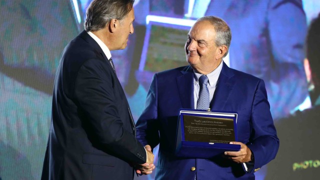 Καρφιά Καραμανλή με Κελαηδόνη: Όχι λέμε στους άσχετους, όχι στους κυριλέ (Βίντεο)