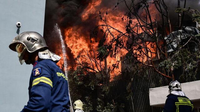 Ισχυρή έκρηξη στην Αχαρνών: Διαλύθηκε κατάστημα ενοικίασης αυτοκινήτων - Ζημιές και σε σταθμευμένα ΙΧ