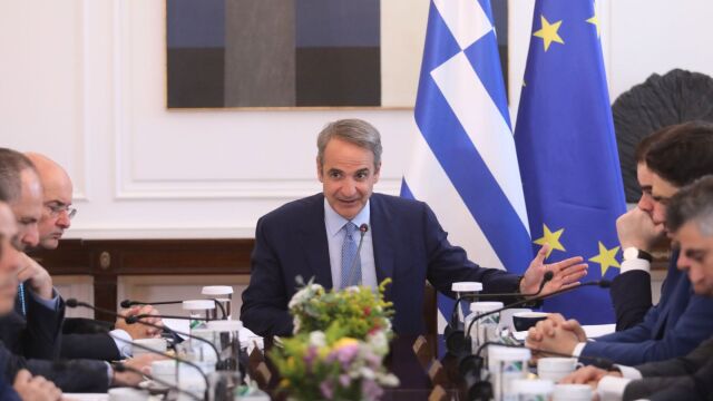 Μητσοτάκης: Ο οδικός χάρτης μέχρι τις εκλογές και τα τρία στοιχήματα της κυβέρνησης - Ακρίβεια, μεγάλα έργα, μεταρρυθμίσεις και αγρότες στο επίκεντρο