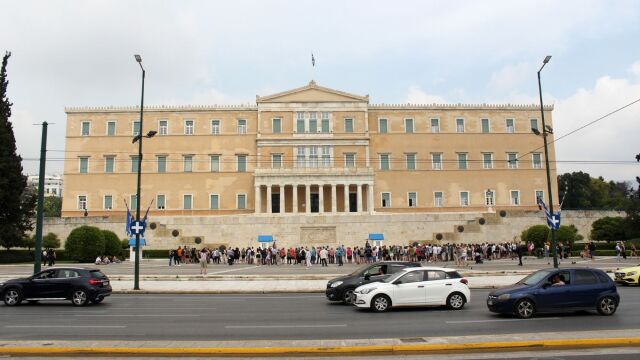 Δημοσκόπηση Interview: Στο 30,1% η ΝΔ, δεύτερη η ΕΛΑΣ με 17,4%, στην 3η θέση το ΠΑΣΟΚ - Το 79% δεν θα ψήφιζε κόμμα με επικεφαλής τον Σαμαρά (Πίνακες)
