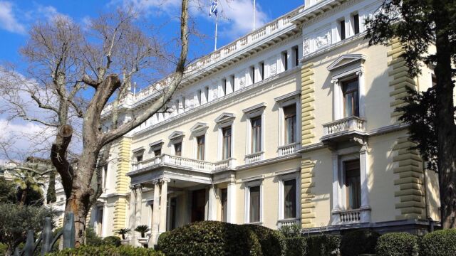 Απουσίες στη γιορτή της ∆ηµοκρατίας: Δούρου, Βελόπουλος, Κωνσταντοπούλου και Νατσιός δεν θα πάνε στο Προεδρικό