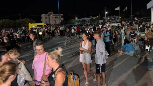 Φωτιά στο Ρέθυμνο: Στο κλειστό γυμναστήριο Μοιρών μεταφέρθηκαν οι κάτοικοι της Αγίας Γαλήνης (Εικόνες)