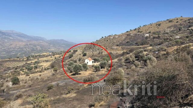 Ρέθυμνο: Θαύμα μέσα στον πύρινο όλεθρο - Το εκκλησάκι στην Τριόπετρα έμεινε ανέγγιχτο από τη φωτιά