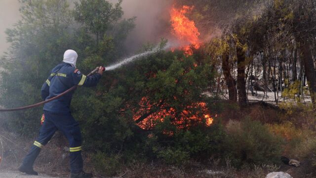 Εποχικοί πυροσβέστες: Υποστελεχωμένη πρώτη γραμμή και Πυροσβεστική πολλών ταχυτήτων - Τι δηλώνει ο Βαγγέλης Χαραμής στο parapolitika.gr