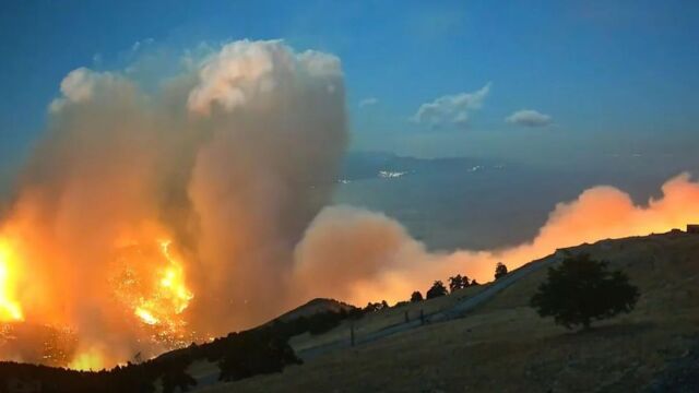 Φωτιά στο Πόρτο Γερμενό: Συγκλονιστικό timelapse από την κορυφή του Κιθαιρώνα με την εξάπλωση της καταστροφικής πυρκαγιάς (Βίντεο)