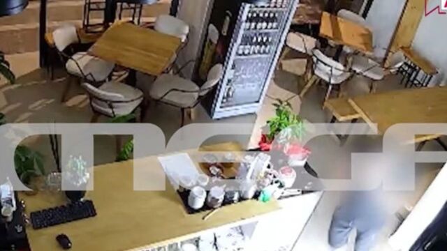 Βάρκιζα: Τρεις γυναίκες χτυπούν σπίτια μέρα μεσημέρι - Βίντεο-ντοκουμέντο καταγράφει τη δράση τους καρέ-καρέ