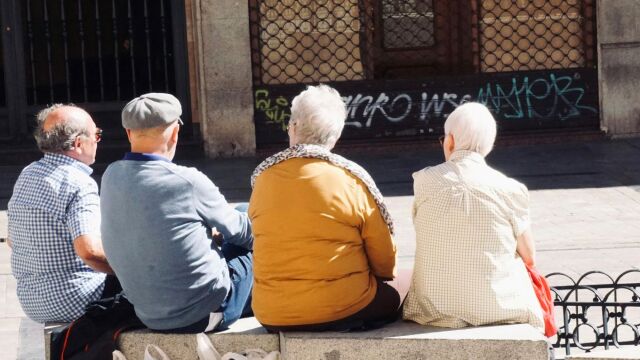 Συντάξεις χηρείας: ∆ιπλάσιες για 8.500 δικαιούχους ∆ηµοσίου - Ποιους αφορά και ποιοι εξαιρούνται