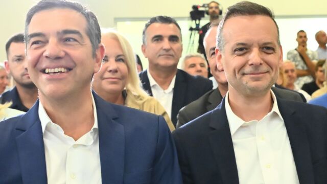 ΠΑΣΟΚ: Ο ∆ούκας κλείνει το µάτι στον Τσίπρα - Μιλά για εναλλακτική πρόταση διακυβέρνησης, νέα στρατηγική συνεργασιών ζητά το µπλοκ ∆ιαµαντοπούλου