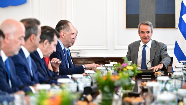 Υπουργικό συμβούλιο: Αναμένεται σήμερα σήμα Μητσοτάκη για το κοινωνικό πακέτο της ΔΕΘ - Πιερρακάκης: Στόχος μας να μειώσουμε τα βάρη και να ενισχύσουμε το εισόδημα