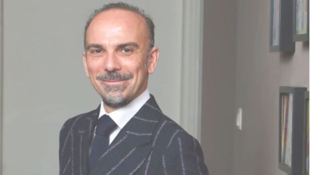 Μαζωνάκης: Ποιος είναι ο Ηλίας Θεοδωρόπουλος, επικεφαλής της κλινικής Stem Cell όπου υπέστη ανακοπή ο τραγουδιστής (Βίντεο)