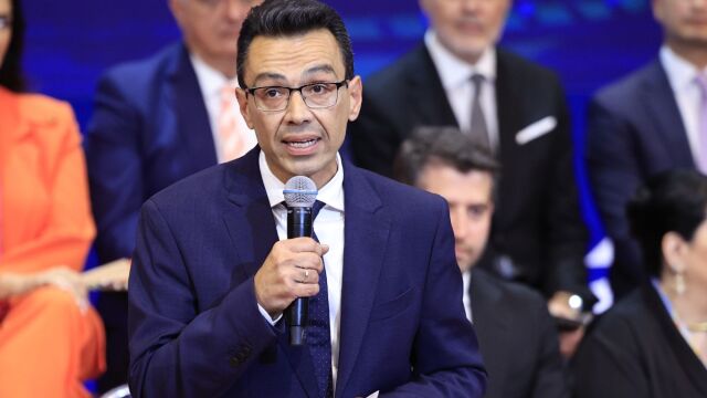 Το πρώτο χτύπημα Σέρμπου μετά την παραίτησή του από σύμβουλος του πρωθυπουργού:Παίκτης ή μη παίκτης η Ελλάδα στη Δύση;