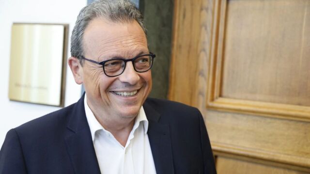 Σωκράτης Φάμελλος: Η εμφάνιση μετά την επεισοδιακή έξοδο από την Κουμουνδούρου και η… γοητεία του καπιταλισμού