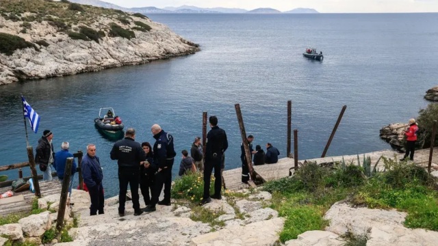 Λιμανάκια Βουλιαγμένης: Εντός της ημέρας η επιχείρηση ανάσυρσης της σορού του 34χρονου δύτη από ειδικά εκπαιδευμένη ομάδα (Βίντεο)