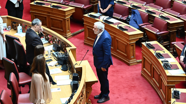 Έτοιμος για το Ρεκόρ Γκίνες ο Δρίτσας: Παρέμεινε για 3,5 ώρες βουλευτής του ΣΥΡΙΖΑ, ανεξαρτητοποιήθηκε και προσχώρησε στη Νέα Αριστερά (Εικόνες)