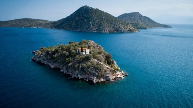 Θέλεις θάλασσα χωρίς πολλά έξοδα; Αυτός ο προορισμός είναι ιδανικός για ένα Σαββατοκύριακο μακριά από την Αθήνα