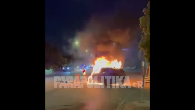 Τροχαίο στη Βαρυμπόμπη: Απανθρακωμένος ο οδηγός του ΙΧ που τυλίχθηκε στις φλόγες μετά από σφοδρή πρόσκρουση - Βίντεο ντοκουμέντο
