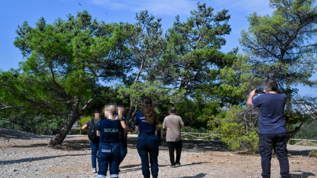 Υμηττός: Μυστήριο με άνδρα που βρέθηκε κρεμασμένος σε δέντρο - Σημείωμα δίπλα στη σορό (Εικόνες)