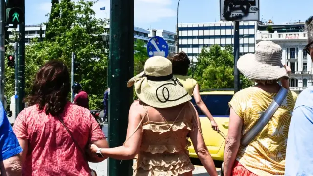 Καύσωνας: Σε ισχύ έκτακτα μέτρα για τη προστασία των εργαζομένων - Σε ποιές περιοχές θα γίνει παύση εργασιών