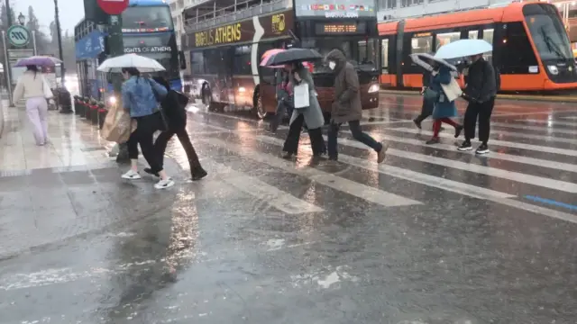 Κακοκαιρία σήμερα με λασποβροχές και ισχυρούς ανέμους: Πορτοκαλί προειδοποίηση για 5 περιοχές - Πώς επηρεάζεται η Αττική (Βίντεο)
