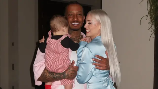 Light: Η πρώτη οικογενειακή φωτογραφία με τη σύζυγο και τον γιο του - Δείτε το τρυφερό στιγμιότυπο (Εικόνες)