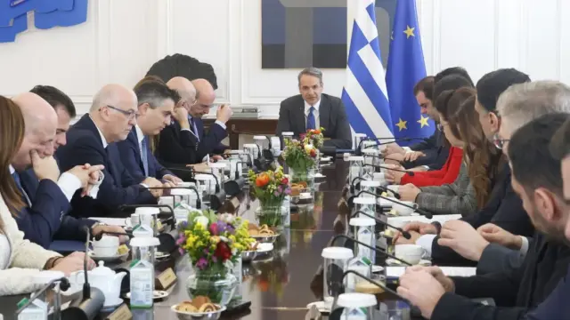 Αντεπίθεση Μεγάρου Μαξίµου κατά της τοξικότητας: Με όχηµα τη θεσµικότητα και τη σταθερότητα αντιµετωπίζει την κλιµάκωση της σκανδαλολογίας