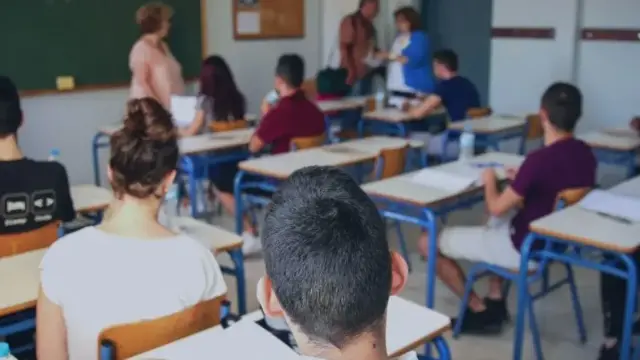 Αντίστροφη μέτρηση για την επιστροφή των μαθητών στα σχολεία τη Δευτέρα: Όλες οι αργίες και οι ημερομηνίες εξετάσεων