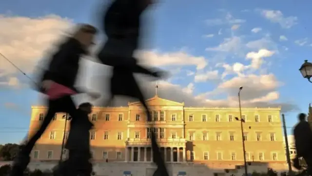 Δημοσκόπηση GPO για τα Παραπολιτικά: Πτώση 2,3% για τη ΝΔ, μικρά κέρδη για το ΠΑΣΟΚ - Στο 17,2% οι αναποφάσιστοι, τι καταγράφουν Τσίπρας και Καρυστιανού