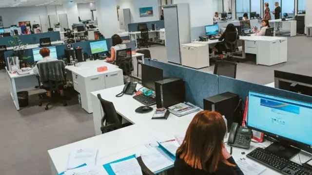 Κατώτατος μισθός: Πώς ανεβαίνουν αυτόματα οι μισθοί στο Δημόσιο - Ποιοι ωφελούνται περισσότερο