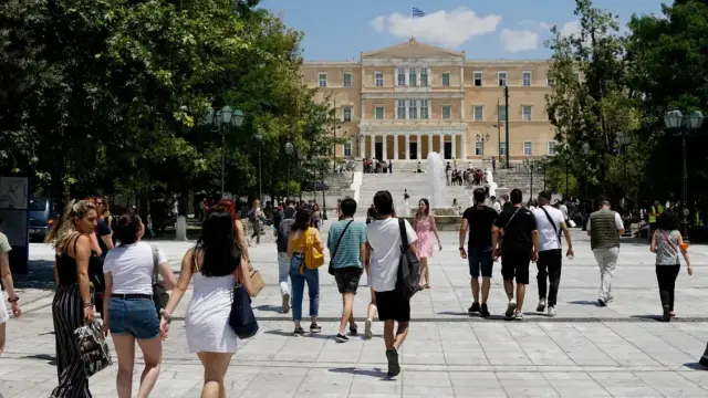 Τι πραγματικά σημαίνει η αύξηση στο ακατάσχετο των τραπεζικών λογαριασμών: Προστατεύονται 1,8 εκατ. οφειλέτες - Αφορά χρέη και σε Εφορία και σε Ταμεία