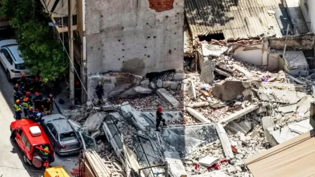 Ποιος αποζημιώνει τους ιδιοκτήτες των αυτοκινήτων που καταστράφηκαν στα Πετράλωνα;