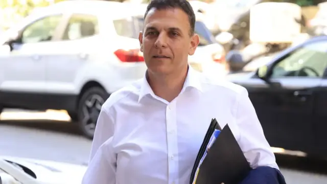 Πρώτη παραίτηση βουλευτή του ΣΥΡΙΖΑ προς ΕΛΑΣ: Ο Γιώργος Καραμέρος επιστρέφει την έδρα του - Η στήριξή μου στον Τσίπρα ήταν σταθερή από την πρώτη στιγμή