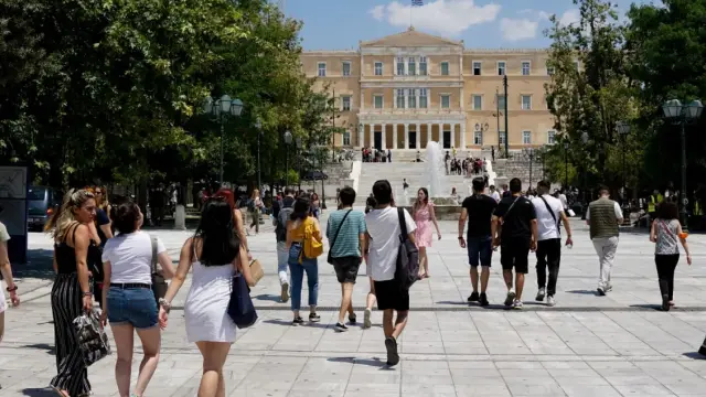 Δημοσκόπηση Opinion Poll: Γιατί η Κεντροδεξιά παραμένει κυρίαρχη - Ο ρόλος Μητσοτάκη, η αδυναμία της αντιπολίτευσης και η απειλή της ακρίβειας