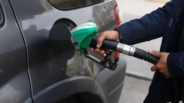 ΕΦΚ καυσίμων: Πρώτο καμπανάκι από τις εισπράξεις - Ακριβότερη η μετακίνηση, λιγότερες οι διαδρομές, υστέρηση 230 εκατ. ευρώ στο 8μηνο