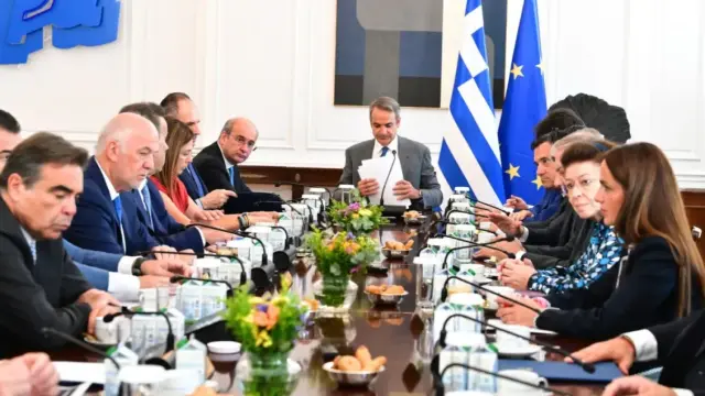 Συσκέψεις Μητσοτάκη για το ενεργειακό και περιοδείες: Την Τετάρτη ανακοινώνονται τα μέτρα για τα καύσιμα και στις 14 Οκτωβρίου η στήριξη στη θέρμανση