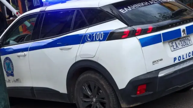 Γλυφάδα: Νεκρός άνδρας από πυροβολισμούς - Εντοπίστηκαν οκτώ κάλυκες (Βίντεο)