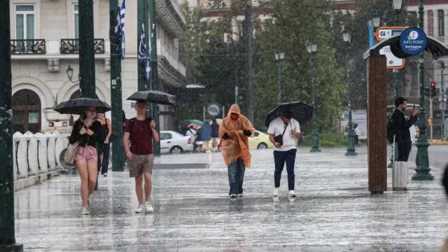 Καιρός: Κύμα κακοκαιρίας με ισχυρές βροχές, καταιγίδες και πτώση της θερμοκρασίας - Τι θα γίνει στην Αττική από το απόγευμα