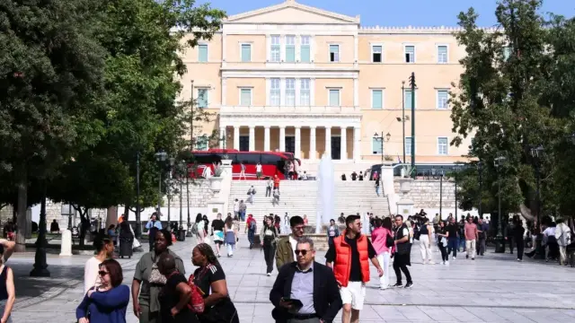 Διπλό πρόσωπο για τη φτώχεια στην Ελλάδα: Επιδείνωση το 2025, προσδοκίες για το 2027 - Τέσσερις ελληνικές περιφέρειες στα χειρότερα της Ευρώπης
