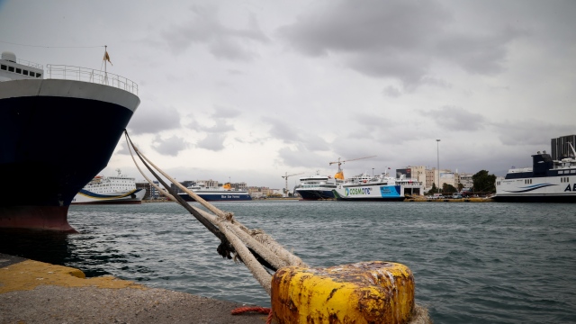 Απαγορευτικό απόπλου σε ισχύ από Πειραιά, Ραφήνα και Λαύριο: Ποια δρομολόγια πλοίων επηρεάζονται σήμερα