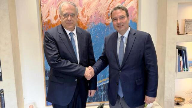 Συνάντηση του Θανάση Παπαθανάση με τον Υπουργό Ανάπτυξης Τάκη Θεοδωρικάκο για την ακρίβεια και τη στήριξη της κοινωνίας