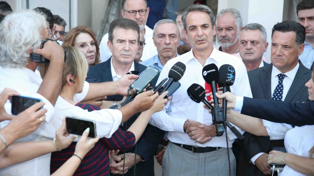 Μητσοτάκης από το Ιπποκράτειο Θεσσαλονίκης, μετά την τριπλή επίθεση με γκαζάκια: Θα βρούμε αυτούς που διέπραξαν αυτή την άθλια ενέργεια και θα τους οδηγήσουμε στη Δικαιοσύνη (Εικόνες & βίντεο)